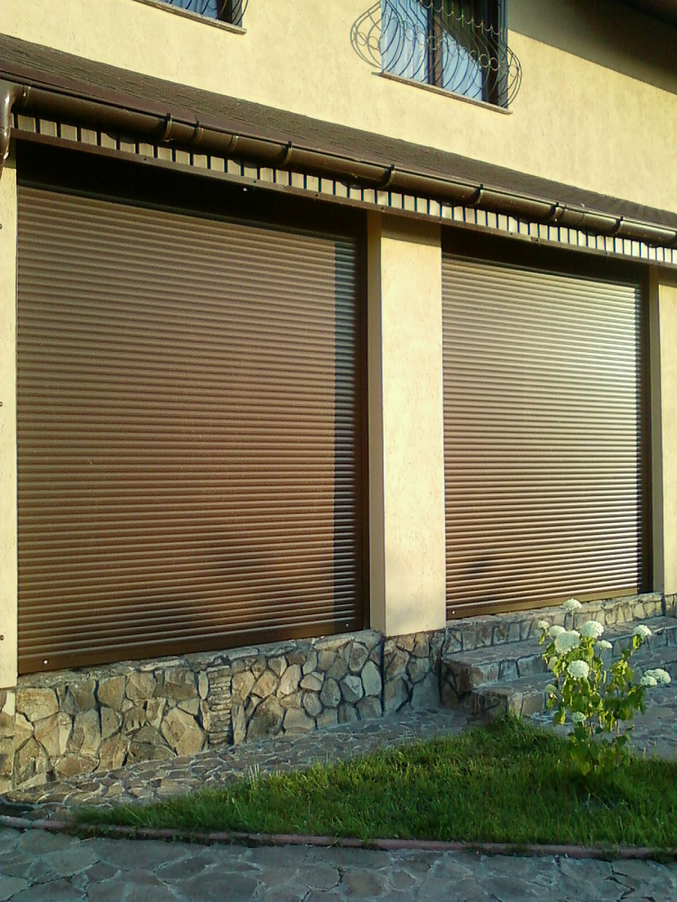 Роллеты с ручным управлением при помощи редуктор корда.