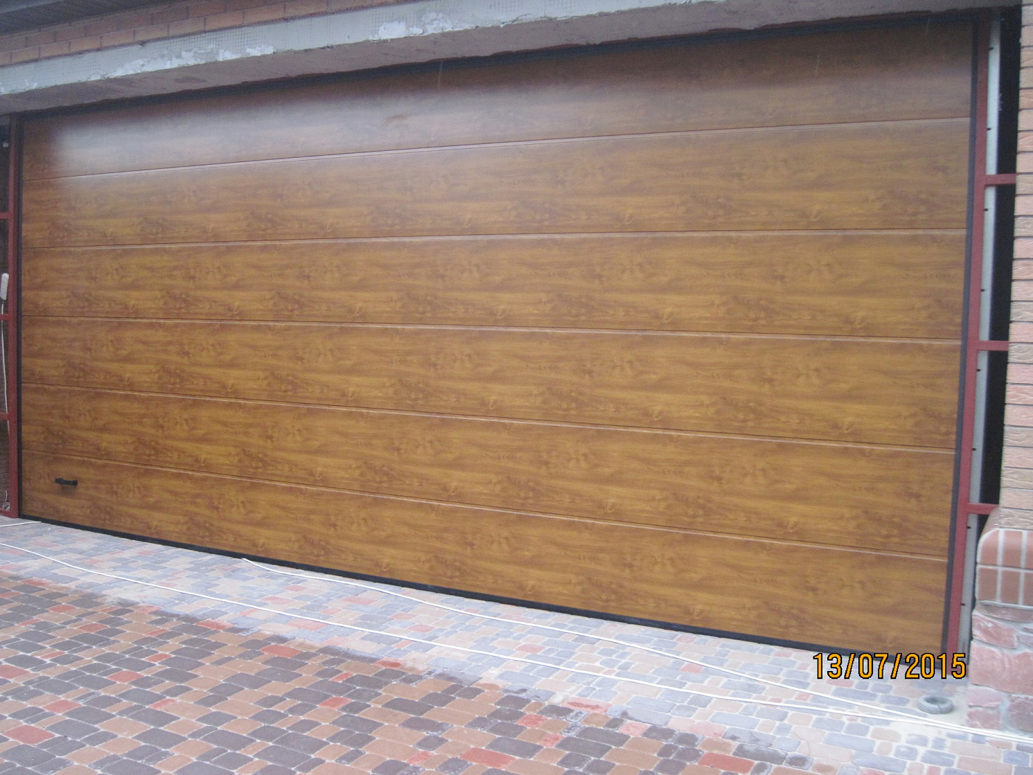 Гаражные секционные ворота L-гофр золотой дуб. С. Вишенки.