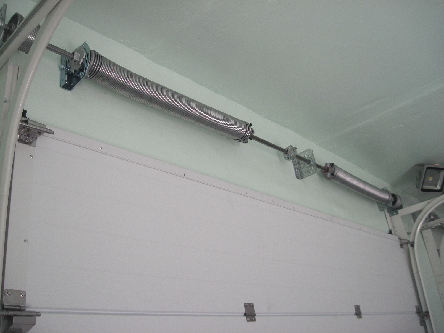 Секционные ворота Classic микроволна c антикоррозиционным покрытием. 