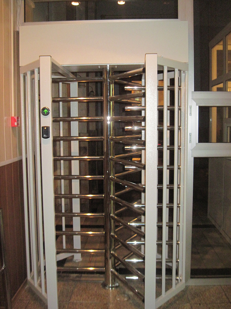 Турникет полноростовой однопроходной.Модель SESAME корпус стальной окрашенный, ротор н/ж полированный.