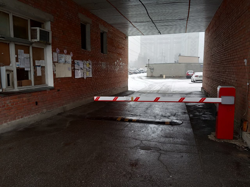 Шлагбаум Comunello LT500 на территорию гаражного кооператива Маяк.