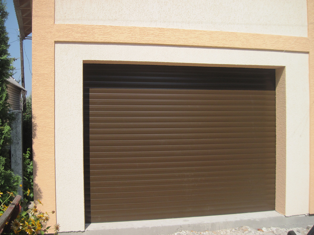 Роллеты гаражные автоматические с механизмом аварийного ручного подъёма.