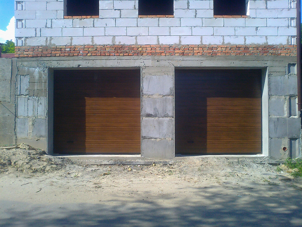 Гаражные автоматические секционные ворота Алютех.