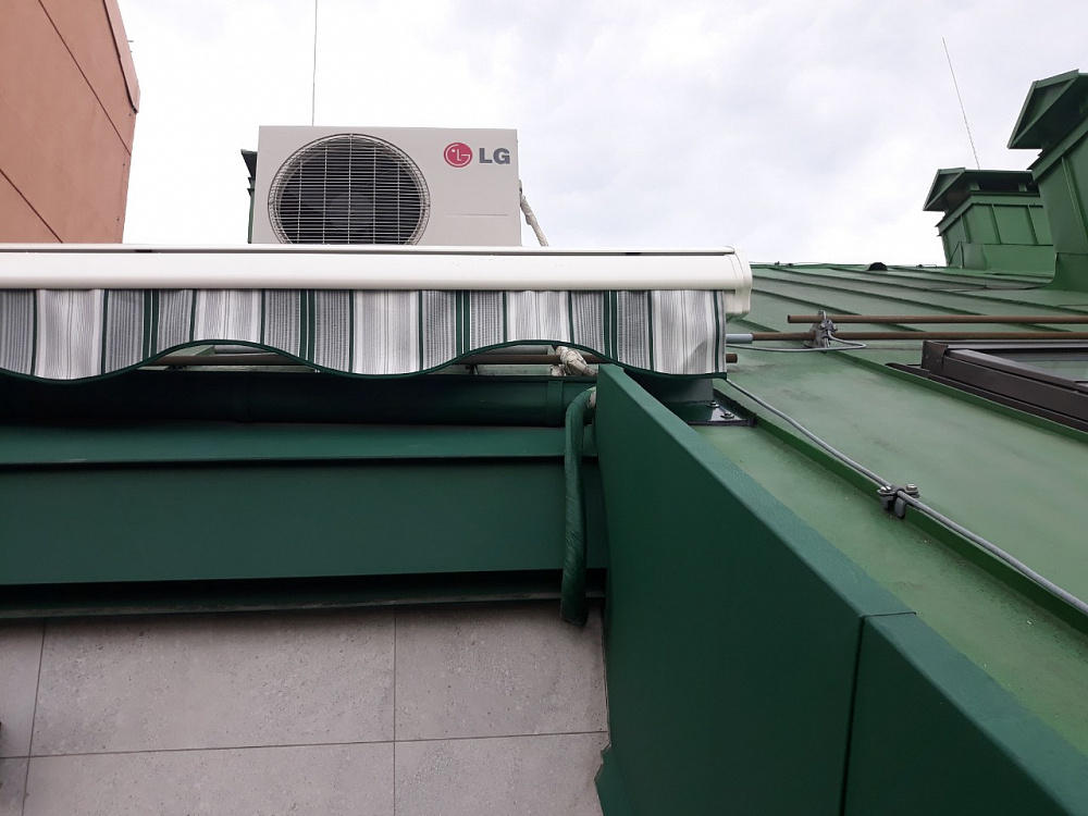 Маркиза  кассетная премиум SIROCCO. Автоматика Somfy,датчик вибрации.