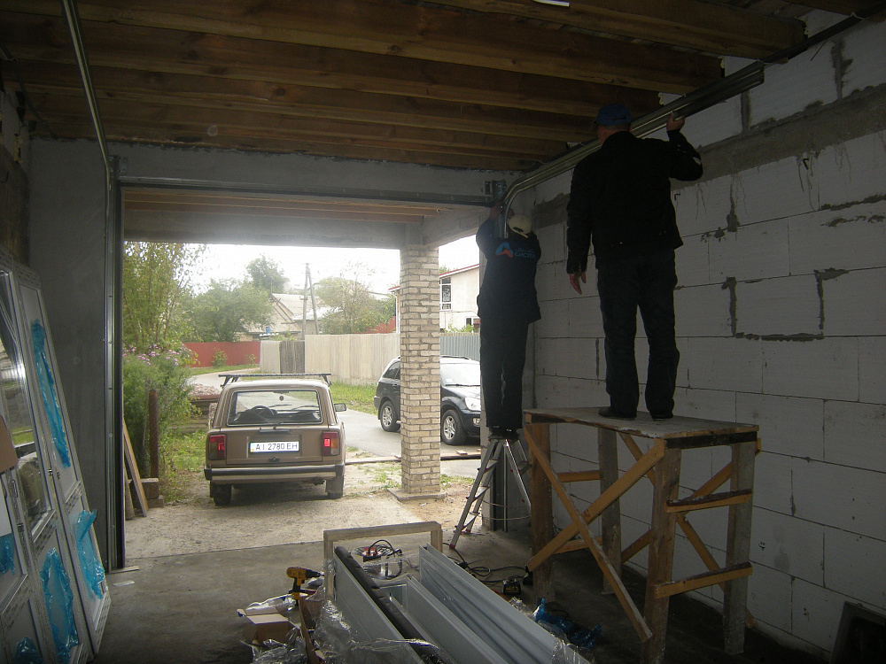 Ворота секционные автоматические с торсионным пружинами.