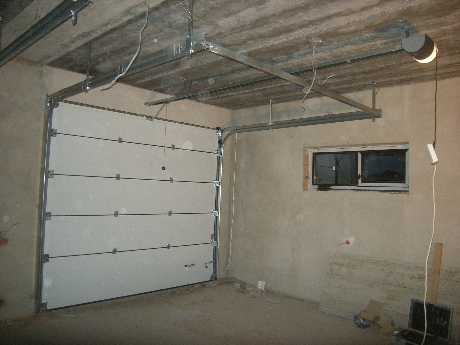 Ворота секционные Алютех. S-гофр RAL 8014