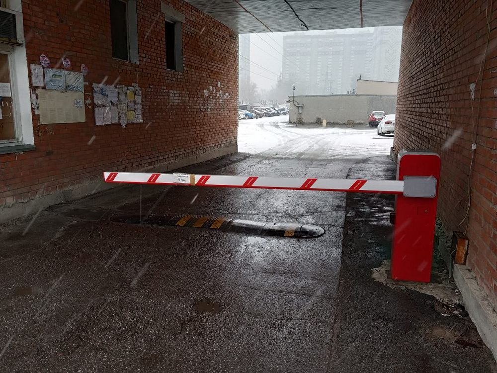 Шлагбаум Comunello LT500 на территорию гаражного кооператива Маяк.