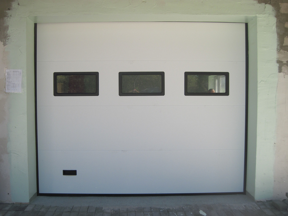 Секционные ворота Classic микроволна c антикоррозиционным покрытием. 