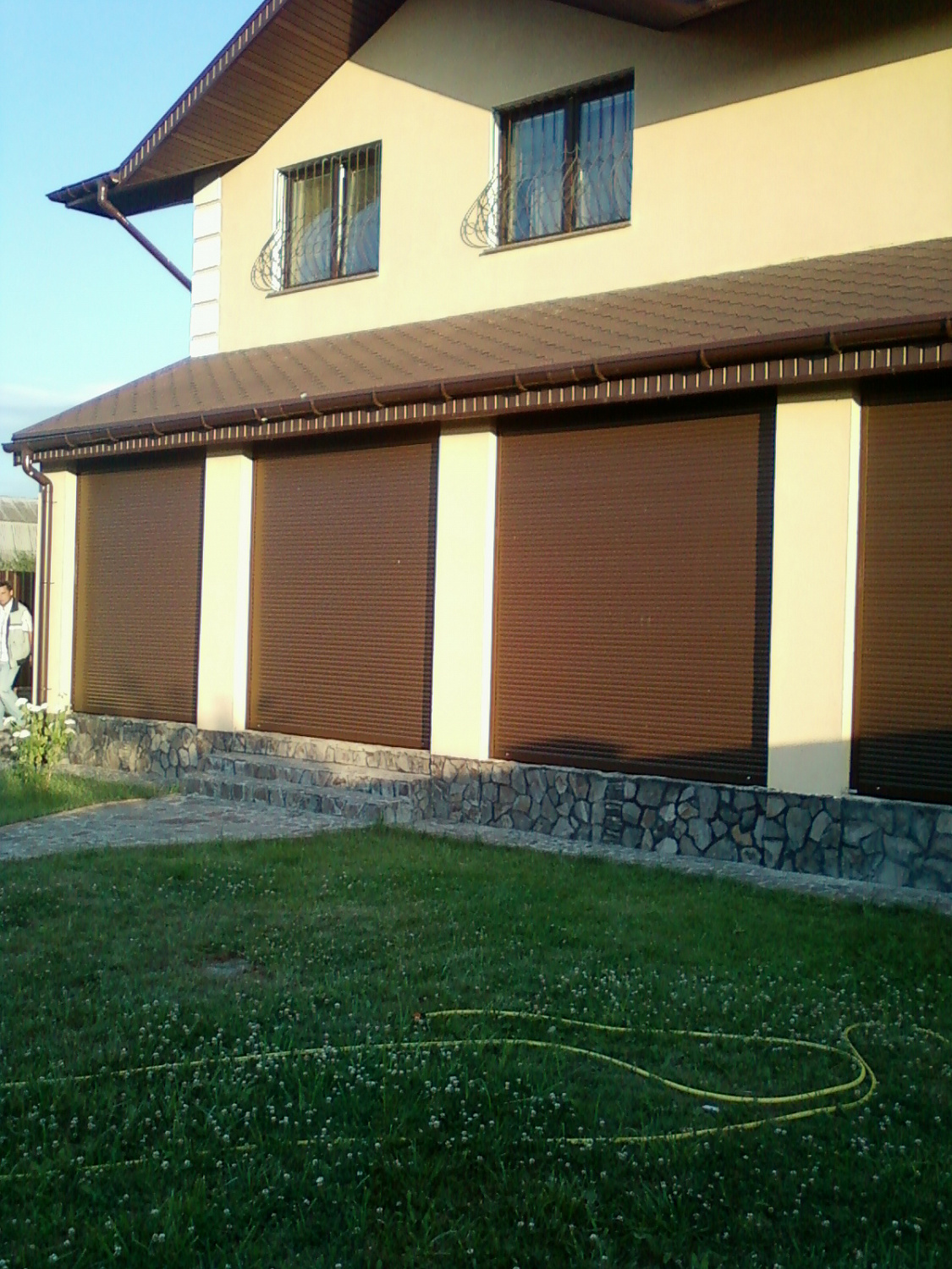 Роллеты с ручным управлением при помощи редуктор корда.