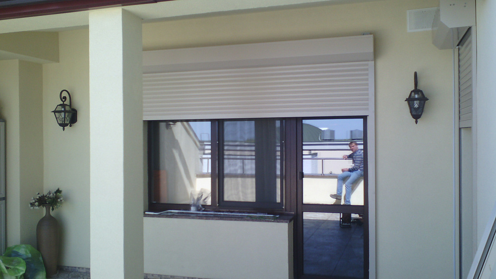 Ролети автоматичні, управління з пульта.