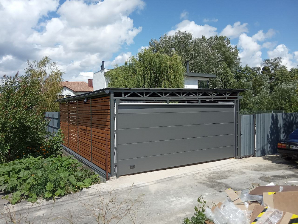 Ворота гаражные секционные в цвете антрацит .