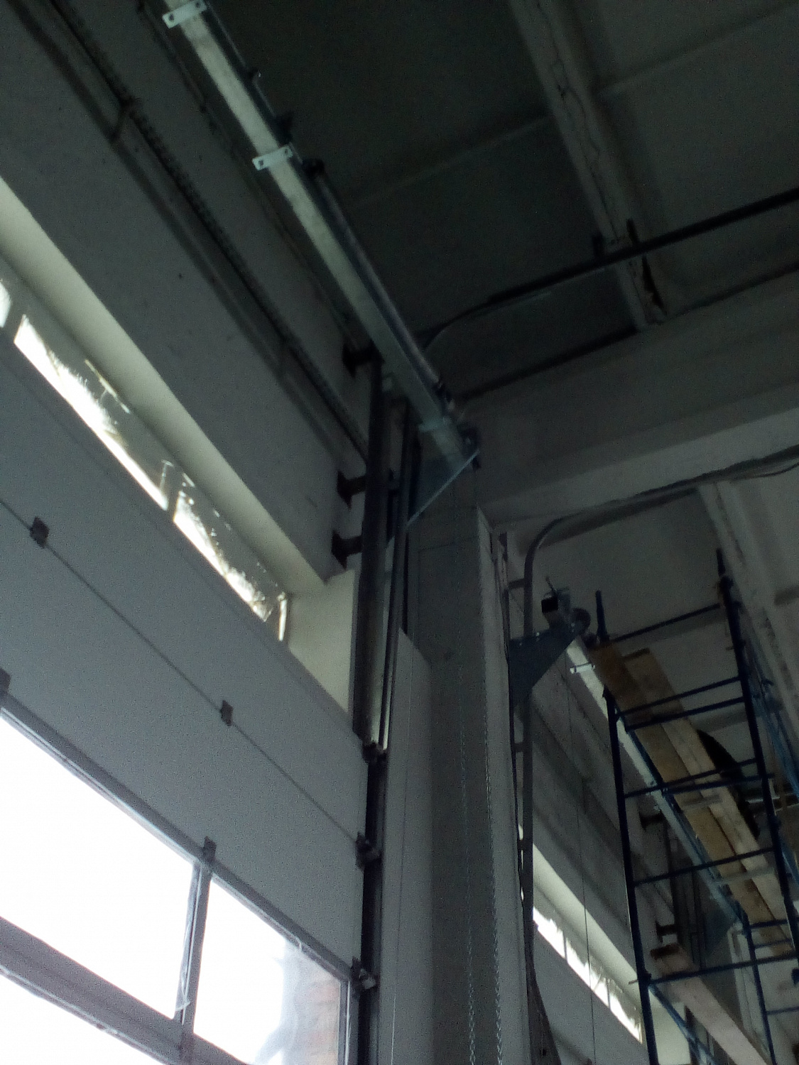 Промышленные секционные ворота Alu Therm